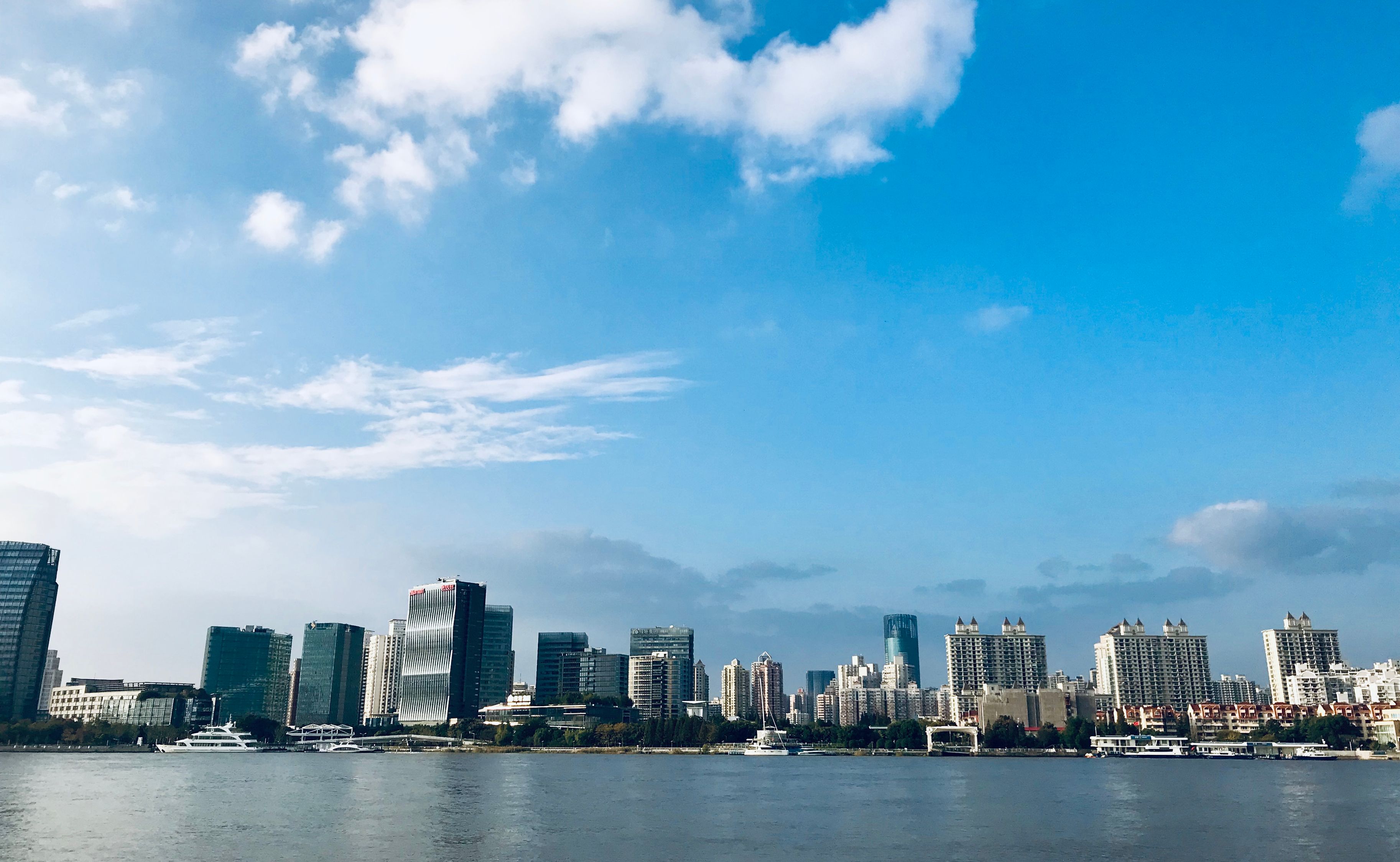上海连续三天新增超2万︰(上海近三天疫情)